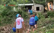 Đà Nẵng: Vết nứt lớn xuất hiện trên đồi, khẩn cấp di dời dân xã Quế Phước trong mưa