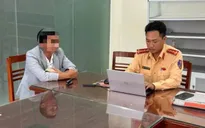 Xe ô tô chạy lùi tránh kiểm tra nồng độ cồn lao xuống ruộng