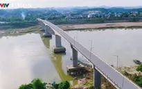 Cầu Sông Lô cấm phương tiện vì hư hỏng nghiêm trọng, người dân phải đi vòng 30 km