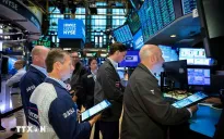 Phố Wall phân hóa, nhà đầu tư chờ tín hiệu mới từ Fed