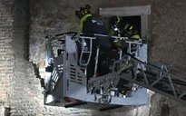 Công nhân tử vong sau 11 giờ mắc kẹt trong tòa tháp thời trung cổ bị sập ở Italy 