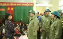 Phó Thủ tướng Trần Hồng Hà thăm hỏi, động viên người dân tránh bão số 13