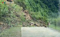 Nhiều tuyến đường huyết mạch miền Trung vẫn tê liệt, cao tốc La Sơn – Hòa Liên sụt lún 3 mét