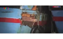 Bão số 13 quét qua Quảng Ngãi: Tàu cá bị đứt neo, sóng lớn đánh hư hại thân tàu