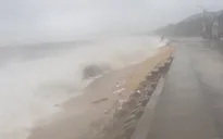 Sóng to, gió lớn tại các tỉnh thành ảnh hưởng bão số 13