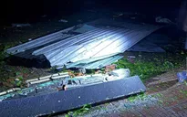 CẬP NHẬT: Bão số 13 gây nhiều thiệt hại, 2 người thương vong do nhà sập
