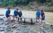 Nghệ An: Phát hiện quả bom phá dài 140cm, nặng khoảng 250kg khi nước sông rút cạn