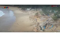Lốc xoáy cuốn sập hàng chục nhà dân ven biển Quảng Ngãi, nhiều khu dân cư ngập sâu