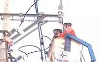 Gia Lai mất điện diện rộng, sóng liên lạc chập chờn sau bão số 13