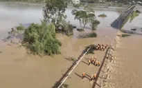 Đắk Lắk: Khẩn trương cứu trợ thực phẩm cho nhiều nơi bị chia cắt, mất điện do bão lũ