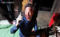 Người thân bật khóc khi nhận cuộc gọi báo tin người nhà bị sóng cuốn trôi ở Lý Sơn được cứu sống