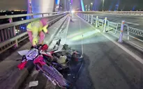 Tai nạn giữa hai xe máy trên cầu Nhật Tân, 3 người bị thương