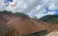 Quảng Ngãi: Sạt lở lớn bất thường, cô lập hoàn toàn thôn Tu Thó