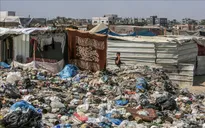 Những núi rác thải đe dọa sức khỏe của người dân Gaza