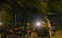 Chợ hoa đêm phường Nam Định: Tiểu thương, người mua đều phải đóng “vé chợ”, thu tiền không hóa đơn