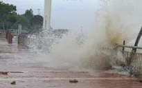 Bão Fung-Wong di chuyển 30km/h, biển động dữ dội, sóng cao 10 mét