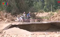 Lũ cuốn trôi đường ở Gia Lai, hơn 1.000 người dân bị cô lập