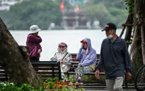 Bắc Bộ nắng hanh, Nam Bộ mưa dông về chiều tối