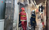 Hà Nội: Cháy nhà trong ngõ sâu trên phố Lĩnh Nam