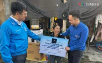 Đoàn Thanh niên VTV tặng quà bà con chịu ảnh hưởng bão lũ ở Nghệ An và Hà Tĩnh
