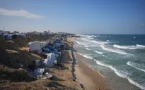 Mưa đầu mùa trút xuống Gaza, phá hủy nhiều nơi trú ẩn tạm