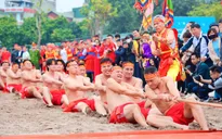 Vui nghiêng ngả xem trình diễn di sản kéo co