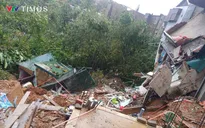Quảng Trị: Sập nhà dân, 11 hộ liền kề bị hở móng, di tản người khẩn cấp