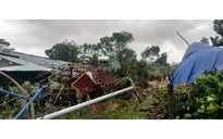 Đà Nẵng: Lốc xoáy làm tốc mái nhà dân trong đêm