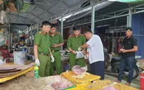 Bắt tạm giam 3 cán bộ trong vụ thịt lợn nhiễm tả lợn được đóng dấu kiểm dịch