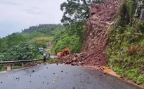 Cơ chế gây mưa lớn, sạt lở đất liên tục ở miền Trung và yêu cầu nâng cấp cảnh báo