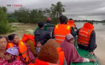 Hải quân dốc toàn lực cứu trợ vùng lũ Khánh Hòa