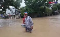 Trực thăng và lực lượng cứu hộ tiếp tế lương thực cho hàng nghìn hộ dân tại Đắk Lắk