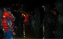 Hàng ngàn cuộc gọi cầu cứu từ vùng ngập, lực lượng chức năng chạy đua ứng cứu