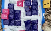 Thêm nhiều túi nghi ma túy trôi dạt vào bờ biển Nam Cửa Việt tại Quảng Trị