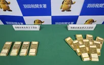 Hai người đàn ông bị tình nghi buôn lậu 1 tấn vàng từ Hàn Quốc vào Nhật Bản 