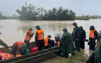 Quân đội xuất cấp 15 tấn lương khô hỗ trợ nhân dân bị ảnh hưởng do mưa lũ