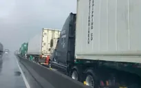 Kẹt xe tại hai đầu Đèo Cả, giao thông tê liệt giữa ranh Khánh Hòa - Đắk Lắk