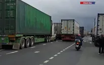 Quốc lộ 1 qua Khánh Hòa ùn tắc 20km, nhiều tài xế mắc kẹt đến 3 ngày