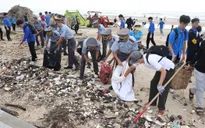 Hơn 500 người tham gia thu gom rác đại dương, làm sạch biển Bãi Sau