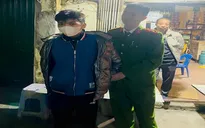 Kẻ cướp điện thoại bị công an tóm gọn khi đang ngồi trên xe máy chơi điện tử