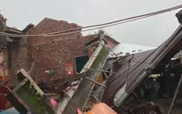 Đắk Lắk: Sạt lở đất, hàng chục hộ mất nhà, phải trú tạm trường học