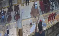 Truy tìm thanh niên cướp giật dây chuyền vàng trị giá hơn 120 triệu đồng