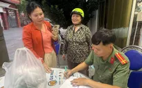 Nghĩa cử ấm lòng của cụ bà 78 tuổi hỗ trợ đồng bào vùng lũ