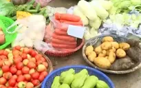 Giá thực phẩm chợ vùng lũ bắt đầu tăng