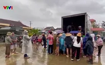 San sẻ nỗi đau vùng lũ