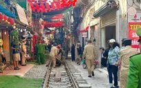 Hà Nội: Quyết liệt xử lý vi phạm lấn chiếm hành lang an toàn tại "phố cà phê đường tàu"
