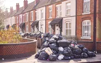 Nhân viên vệ sinh đình công, thành phố Birmingham (Anh) ngập trong rác