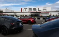 Tesla đối mặt với áp lực doanh số