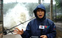 Chuyện tác nghiệp trong tâm lũ của những phóng viên thời sự miền Trung