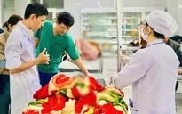 Xe công nông trôi xuống vực sông, 13 trẻ em bị thương